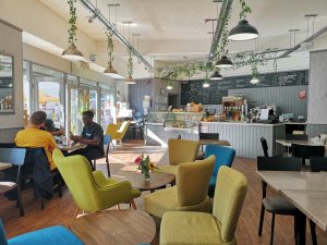 LSI/IH Portsmouth students enjoy breakfast in 113