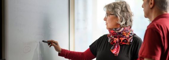 teacher teaching clil